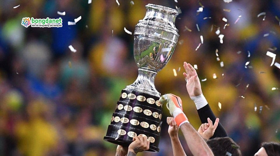 Cúp vô địch Copa America vô cùng danh giá được giương cao